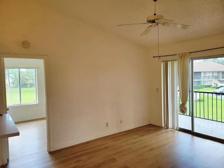 6285 Chasewood Dr #F — Photo 8