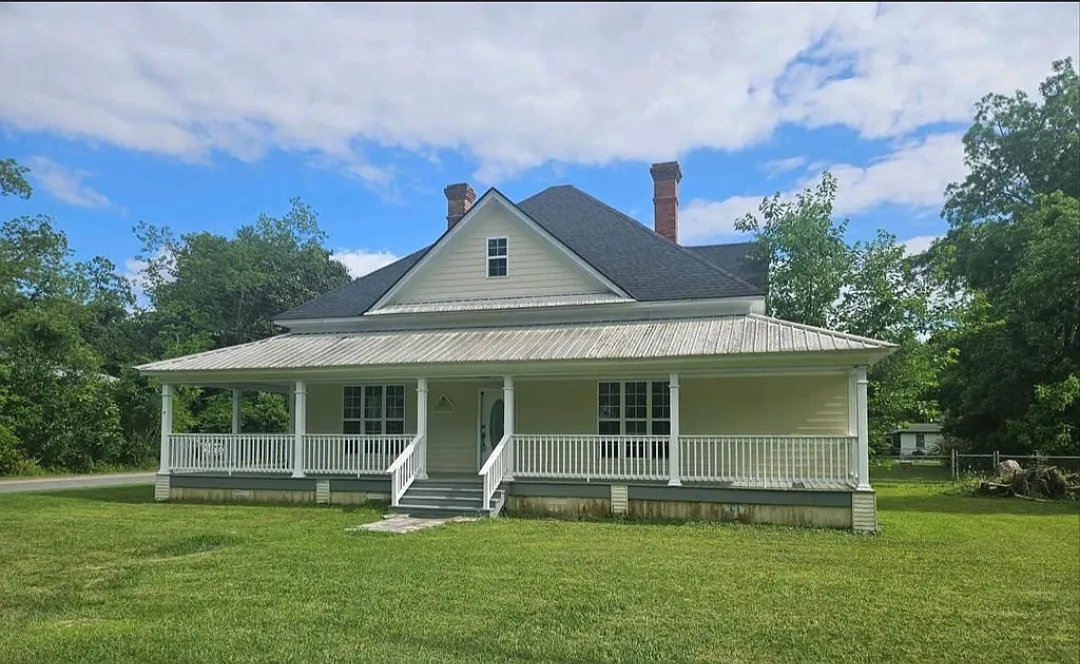 388 S Jones St — Photo 1