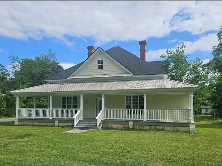 388 S Jones St — Photo 1