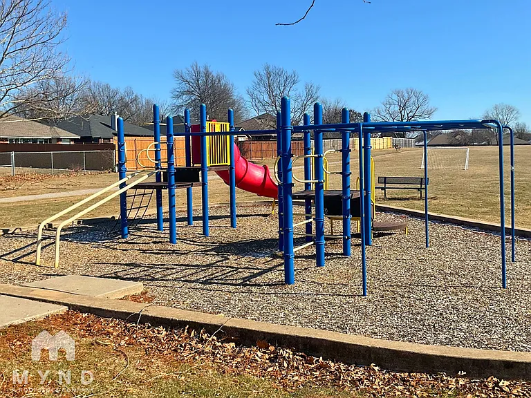 1114 Merlin Dr — Photo 24
