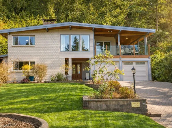 257 Bayview Rd, Lions Bay, BC V0N 2E0
