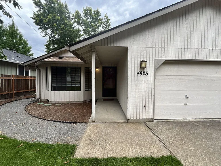 4825 SW Marigold St — Photo 5