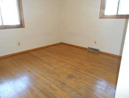 4th image of 415 & 417 Larkin Ave