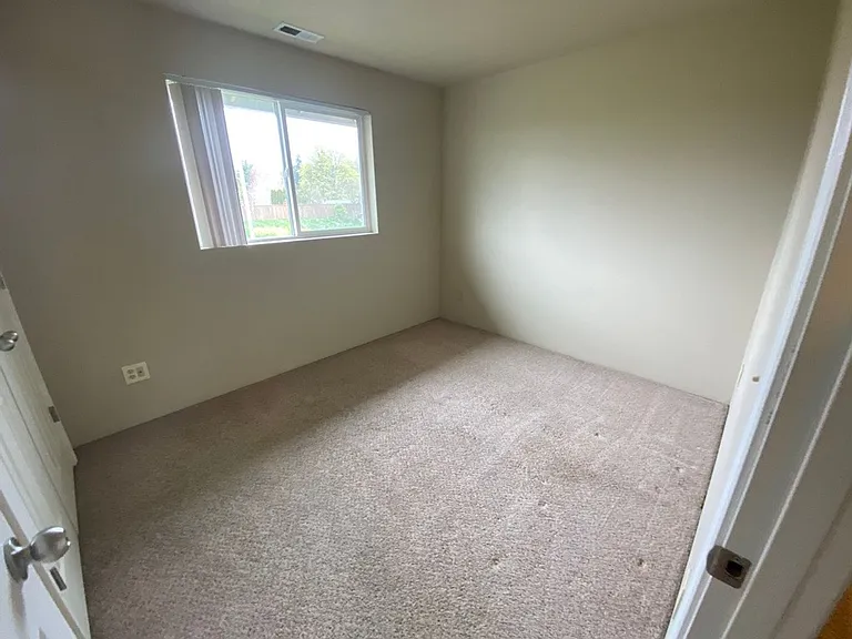 large 3 Bedroom 2.5 Bath Springfield duplex — Photo 8