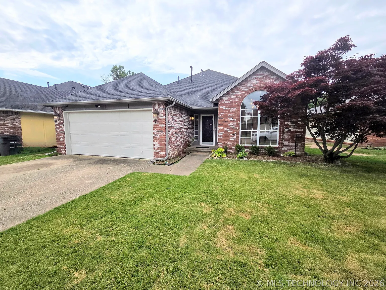3 bed, 2.0 bath, 1553 sqft, $1,700 — Photo 2