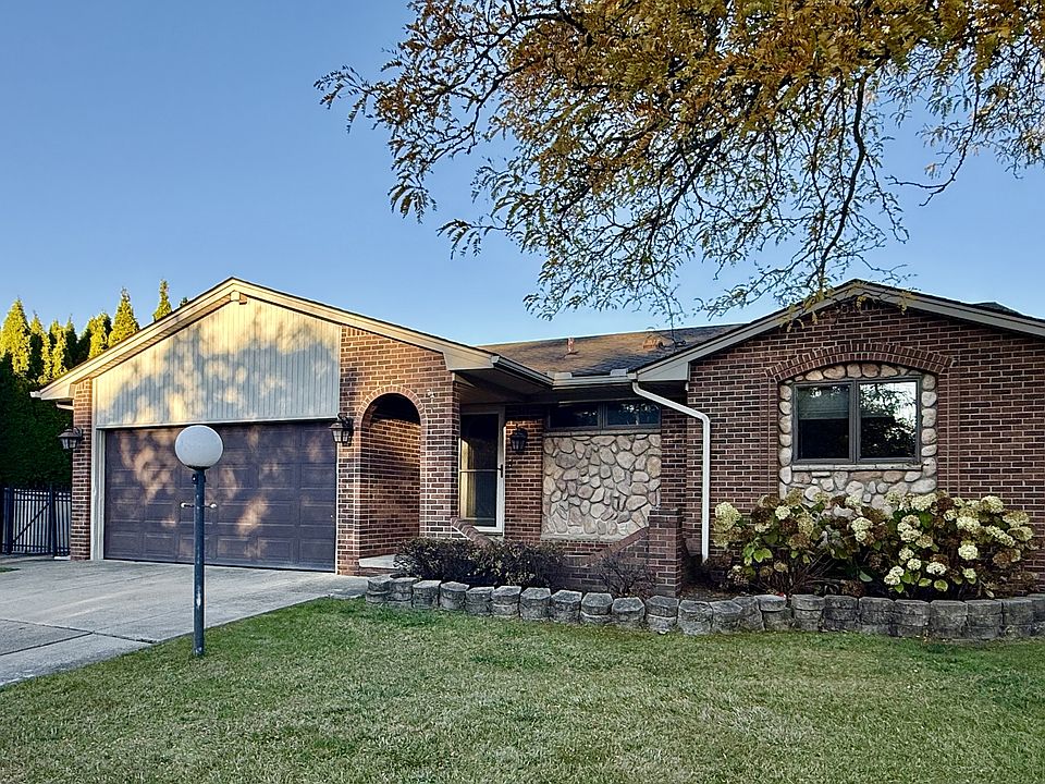 1st image of 44340 Thunder Bay Dr