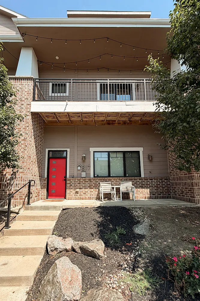 3 bed, 1850 sqft, $2,385 — Photo 2