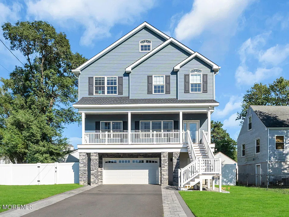 122 Dock St
