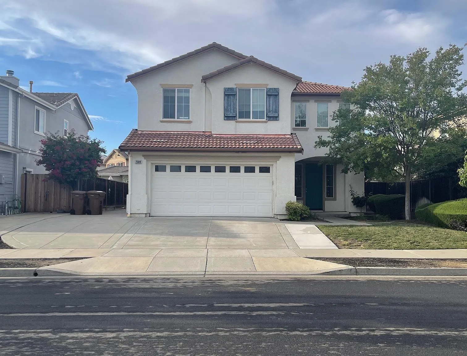 4 bed, 2.5 bath, 2091 sqft, $3,600 — Photo 2