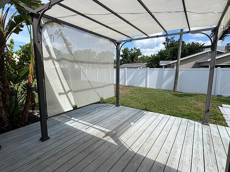 2201 Pelican Dr — Photo 2