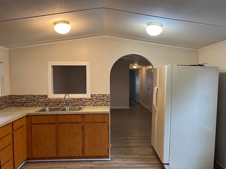 138 Sutton Ct — Photo 4