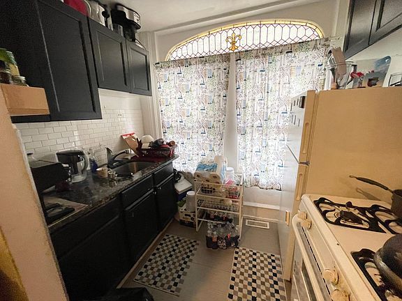 3rd image of 236 Buckingham Pl #A
