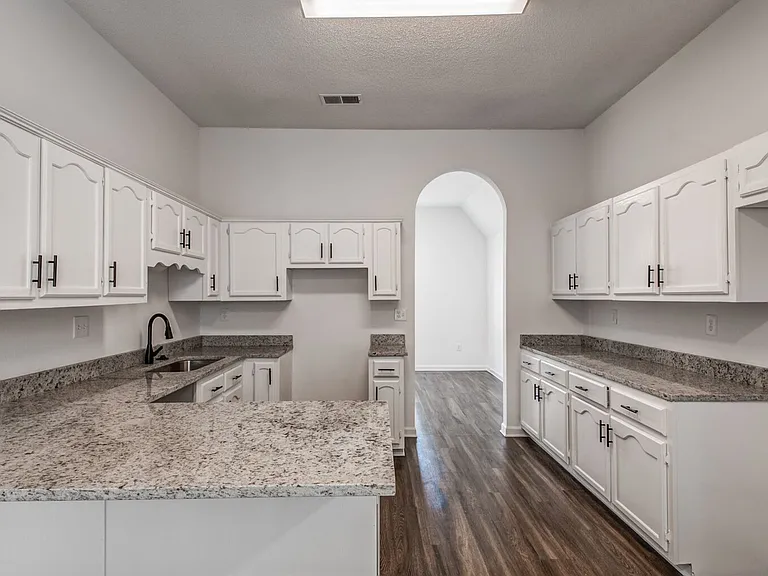5624 Annandale Dr — Photo 17