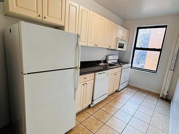 5th image of 128 Fort Washington Ave APT 3F