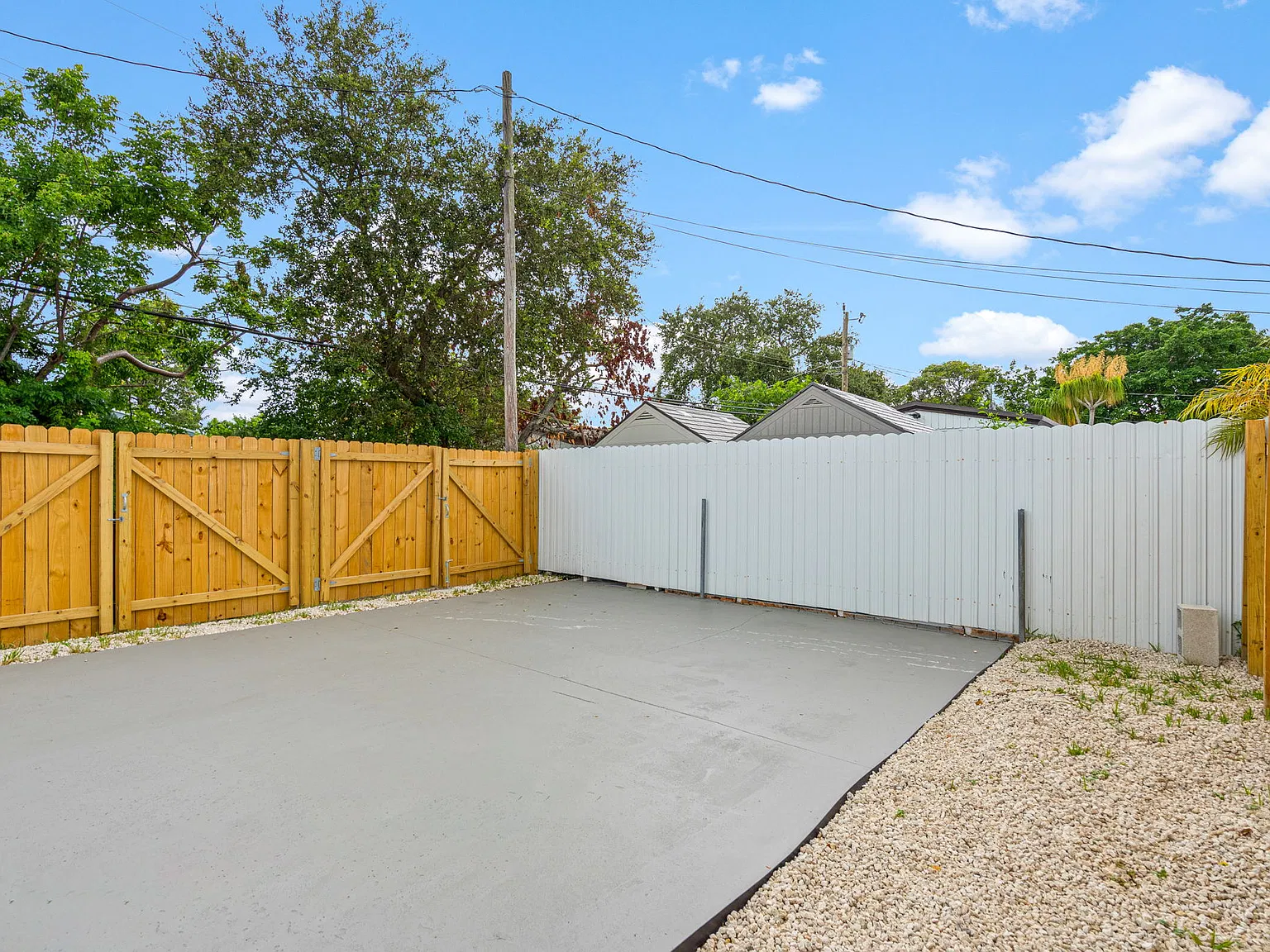 NE 175th St, North Miami Beach — Photo 3