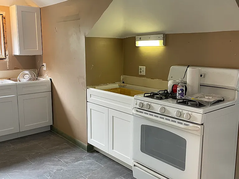 179 Whitman Ave #3 — Photo 6