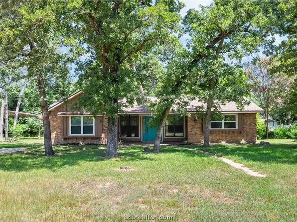 30 Gloccomora Ln, Hilltop Lakes, TX 77871