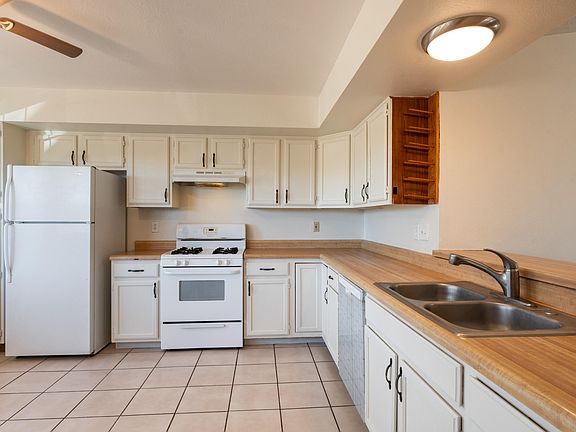 5th image of 590 Hewlett Dr NE