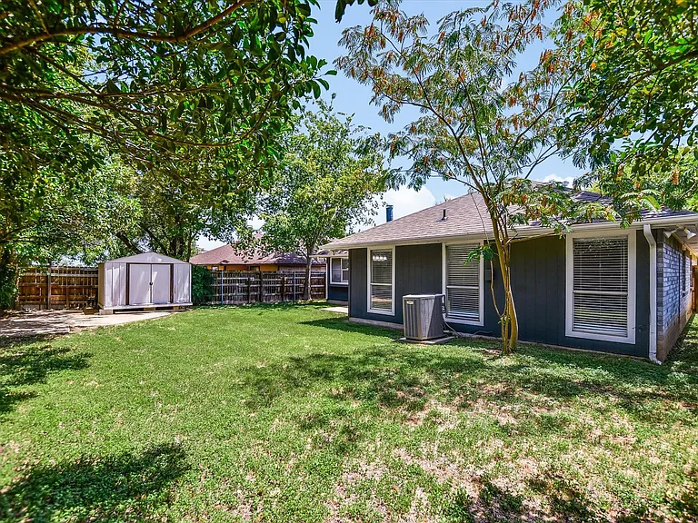1705 Laurel Ln — Photo 25