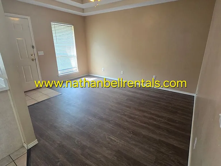 544 Kirkland Ln — Photo 5