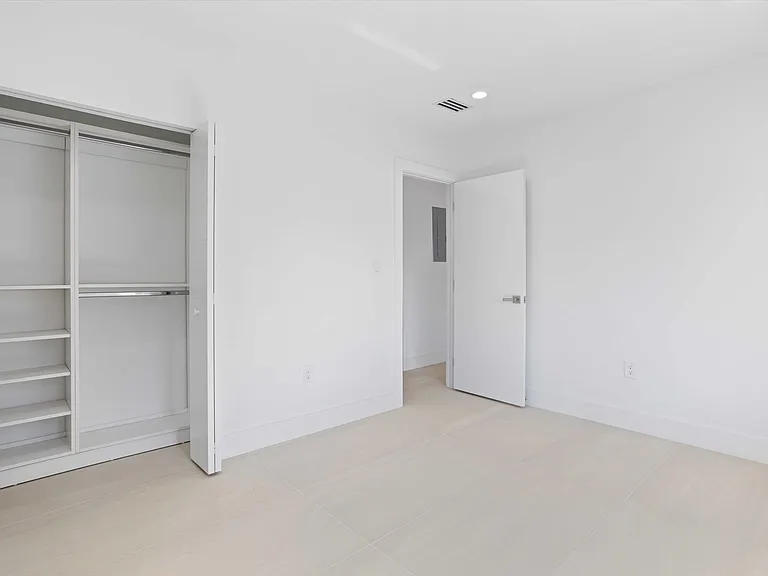 2786 SW 33rd Ave — Photo 12