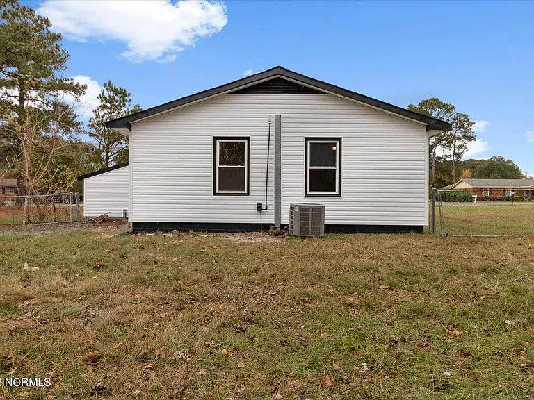 120 Erik Dr — Photo 17