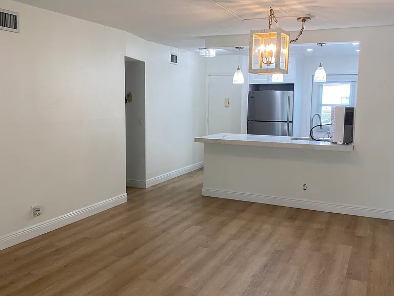 2121 NE 1st Ct #106 — Photo 8