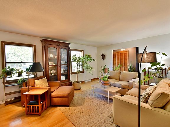 4th image of 1715 Hillcrest Rd