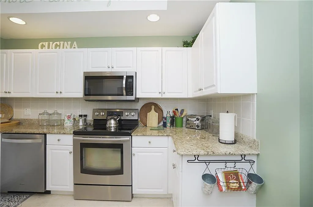 3 bed, 2.0 bath, 1758 sqft, $6,000 — Photo 3