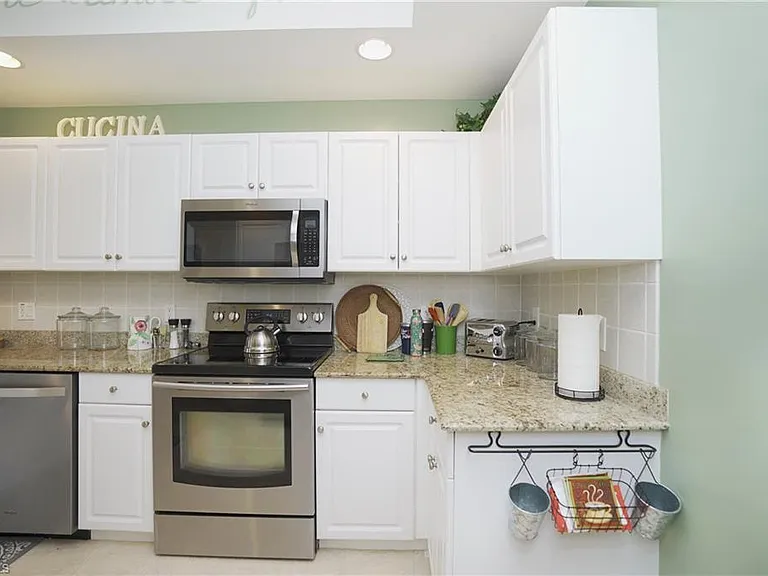 3435 Laurel Greens Ln S #102 — Photo 3