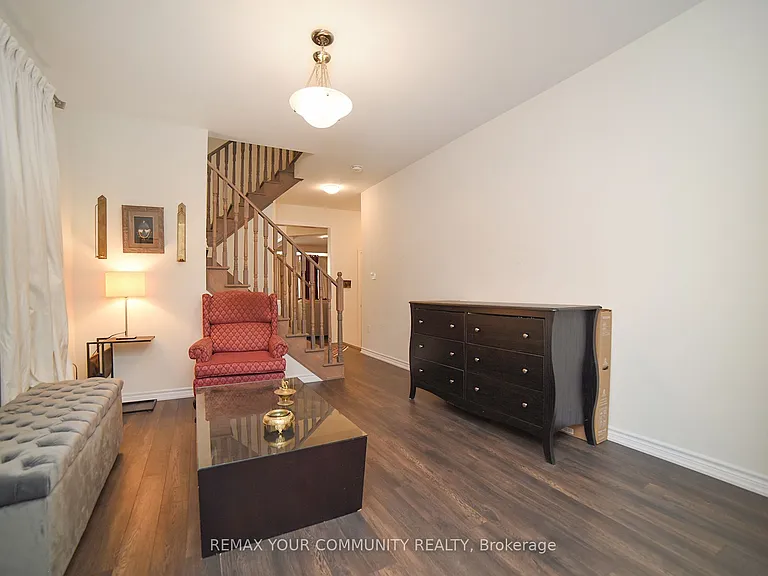 12 Viola St — Photo 3