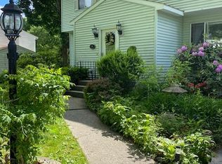 34 Henderson Rd, Glenmont, NY 12077