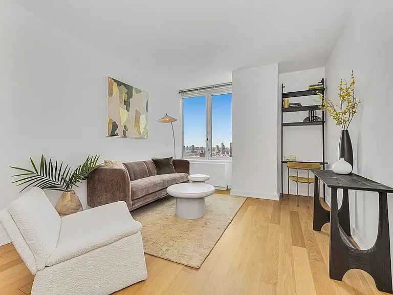 43-22 Queens St #3101 — Photo 2