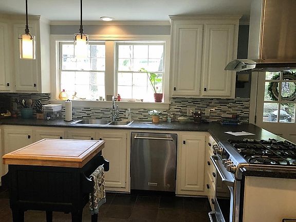 5th image of 703 Hillshire Pl