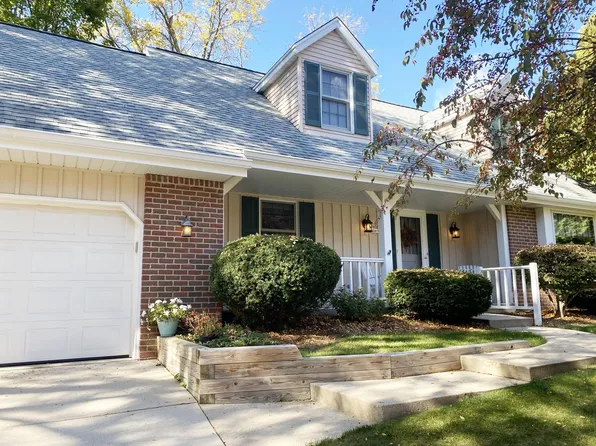 W62N841 Arbor DRIVE, Cedarburg, WI 53012