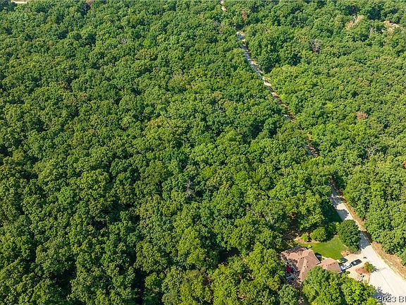 4th image of 382 E Lake Dr