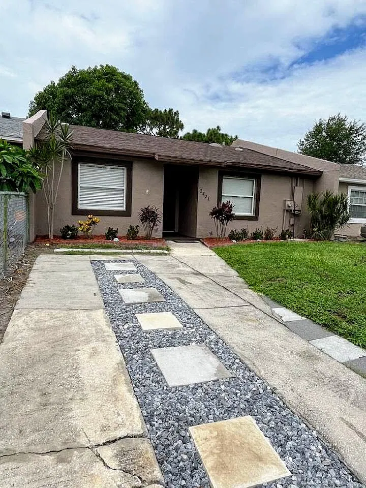 3 bed, 1132 sqft, $1,880 — Photo 1