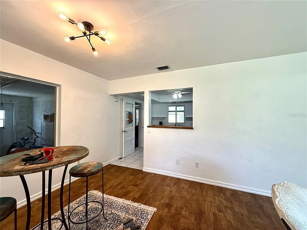 3 bed, 2.0 bath, 1457 sqft, $2,350 — Photo 3