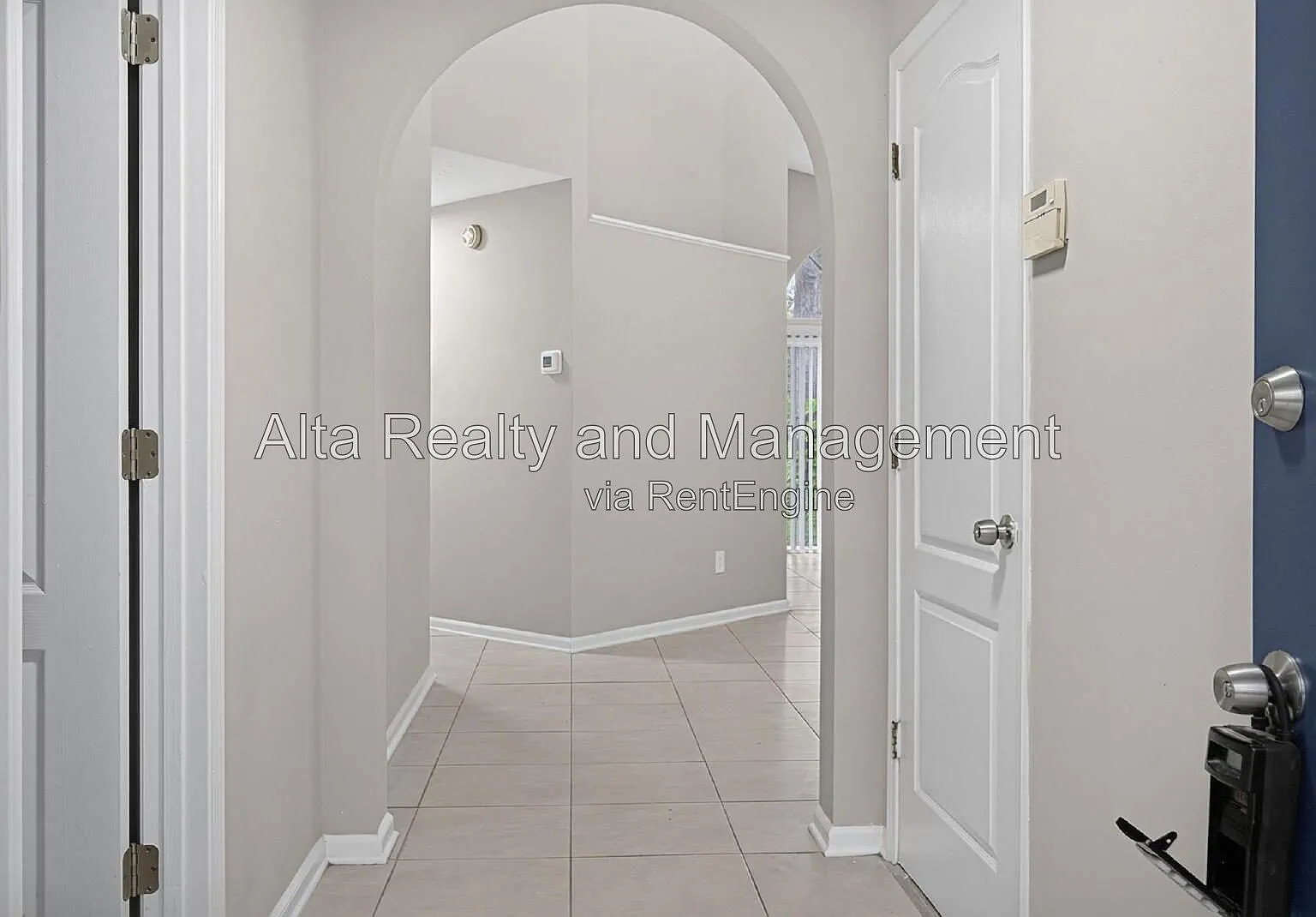3 bed, 2.0 bath, 1308 sqft, $2,200 — Photo 2
