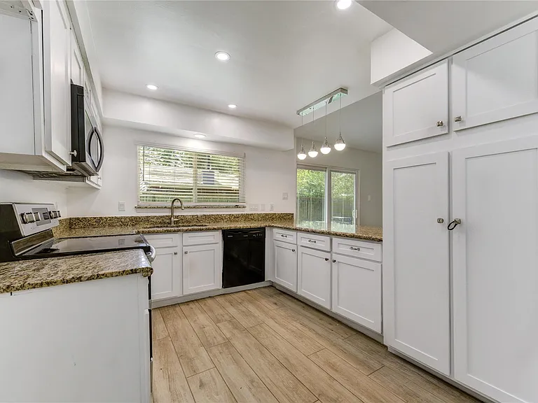 2114 River Village Dr — Photo 19
