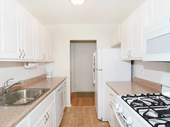 315 West 232nd Street 3A image 2 of 11