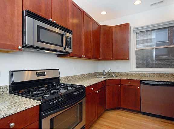 4th image of 6910 N Lakewood Ave APT 3E