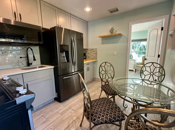 2376 Pembrook Dr, Clearwater, FL 33764