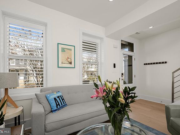 3rd image of 151 Uhland Ter NE