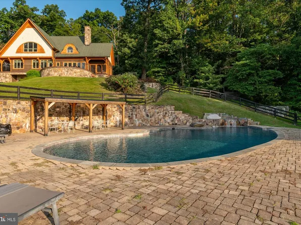 10210 Possum Hollow Dr, Delaplane, VA 20144