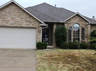 725 Oak Creek Dr, Moore, OK 73160