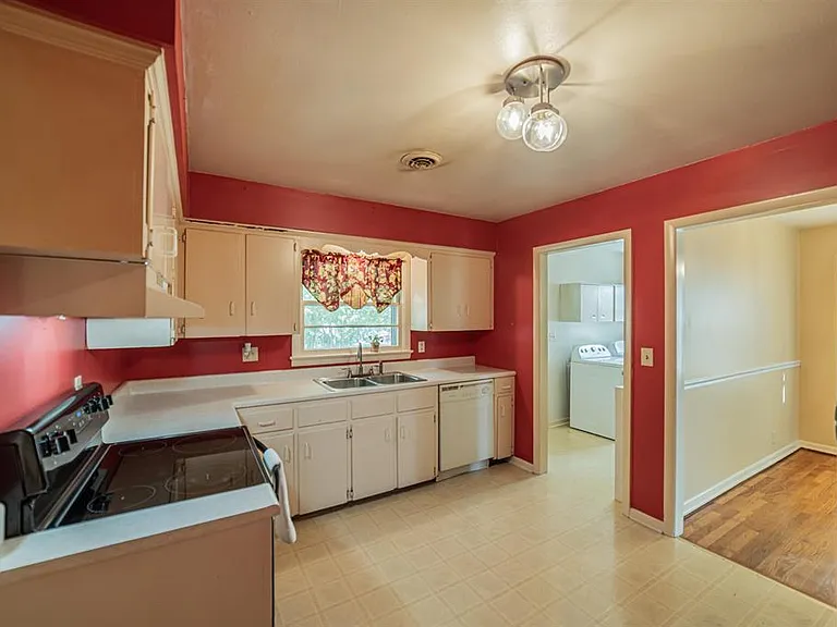 3015 Madison St — Photo 8