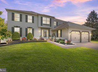 2 Randolph Dr, Sicklerville, NJ 08081