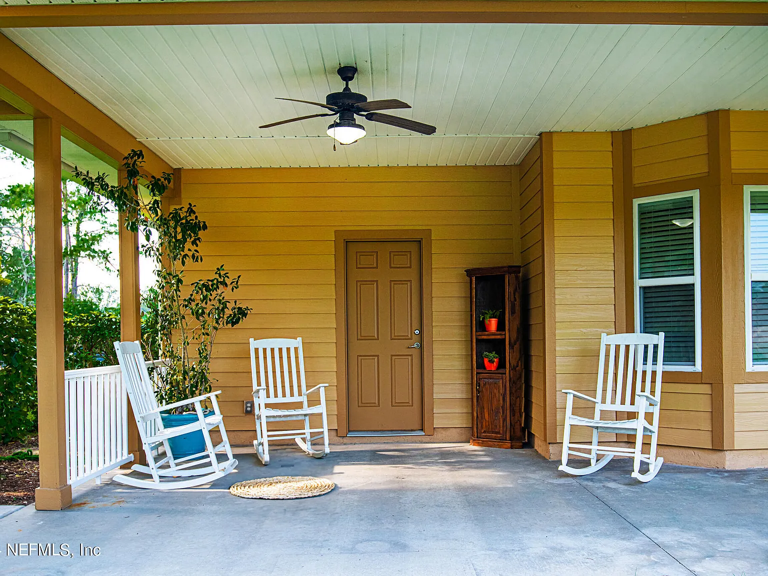 3 bed, 2.0 bath, 1831 sqft, $2,600 — Photo 2