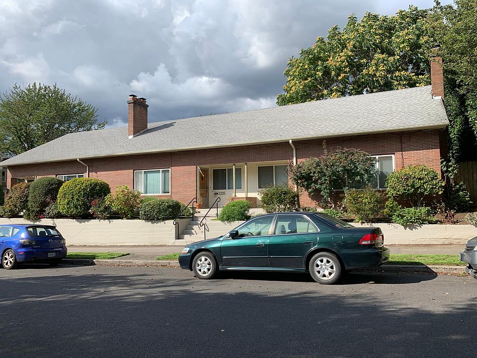 Unit 2207 is on the right end of this 3 plex. There are 3 levels (one bedroom upstairs, one bedroom on main floor and laundry in the basement).